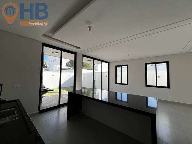 Casa para Venda em São José dos Campos - 4